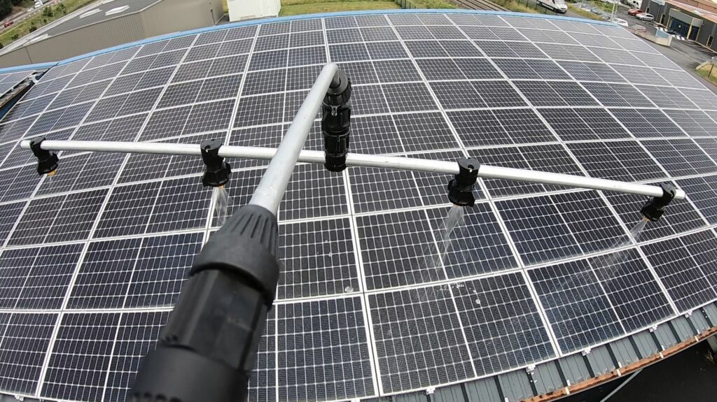 nettoyage panneaux solaires par drône